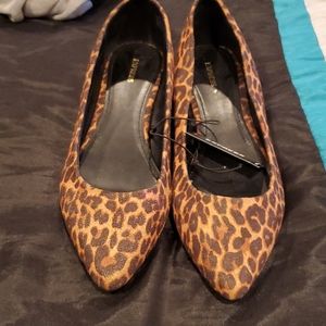 NWT - Express leopard flat